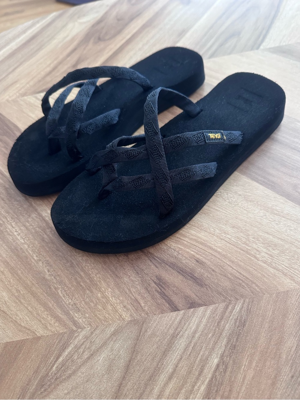 Teva black Olowahu Mush sandals women’s 8